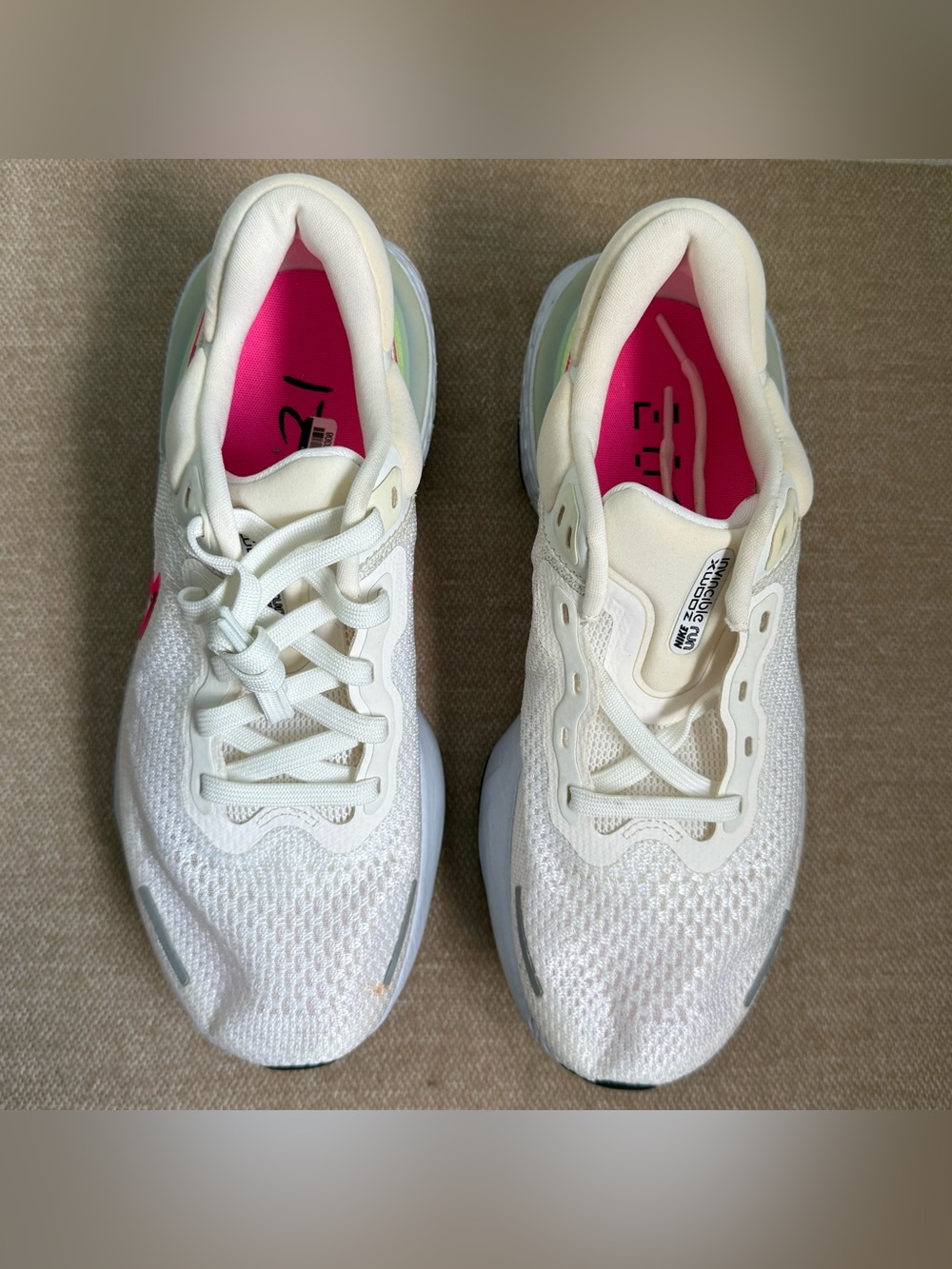 Nike Men’s Ivory multi ZoomX Invincible Running Sneakers size: 9.5